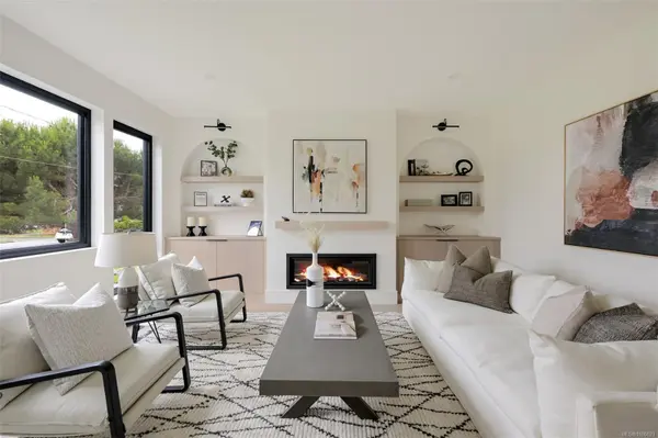 Victoria, BC V8S 1T1,1624 Warren Gdns