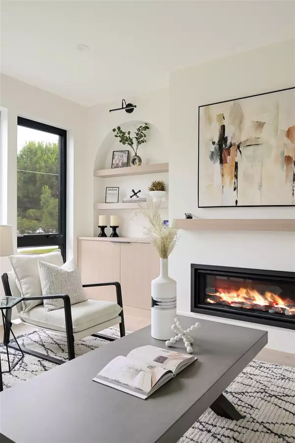 Victoria, BC V8S 1T1,1624 Warren Gdns