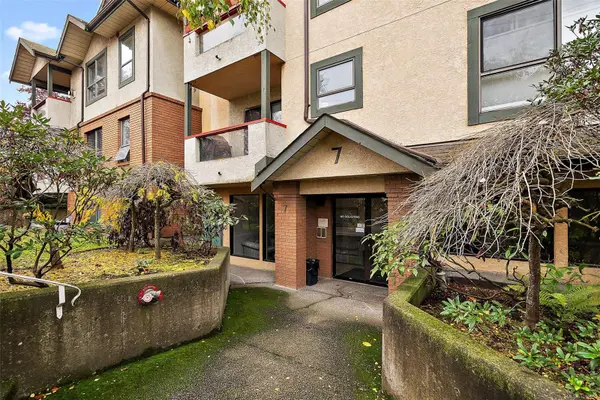 Saanich, BC V9A 1L9,7 Gorge Rd W #202