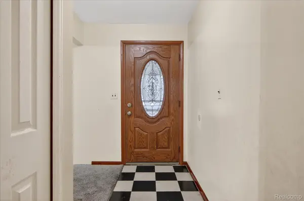 Southfield, MI 48033,20905 Van Buren ST