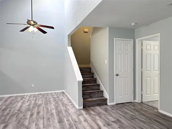 Euless, TX 76040,116 Main Place