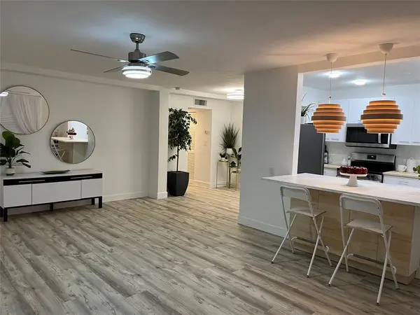 North Miami, FL 33181,11685 Canal Dr #304