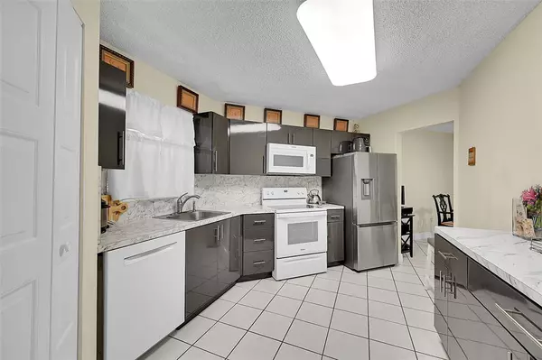 Plantation, FL 33317