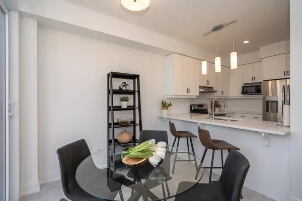 Orangeville, ON L9W 7T7,690 Broadway AVE #8