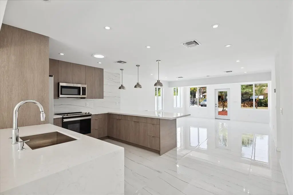 Wilton Manors, FL 33305,2201-1 NE 9th Ave #1