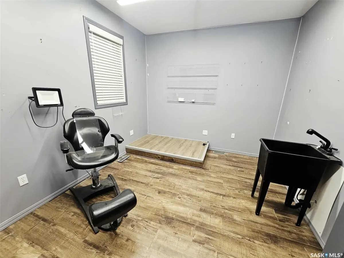 Esterhazy, SK S0A 0X0,507 Main STREET #1