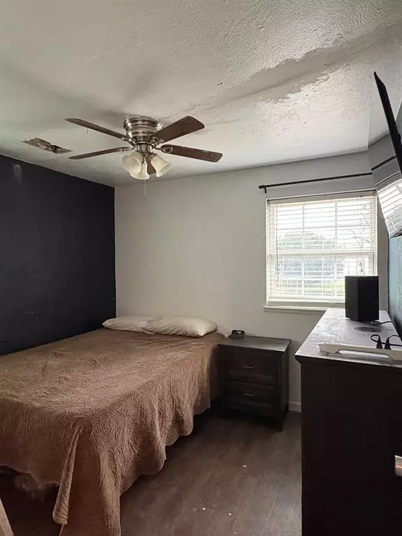 Burleson, TX 76028,712 SW SUNNYBROOK Drive