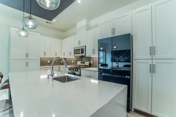 Fort Worth, TX 76104,321 College Avenue