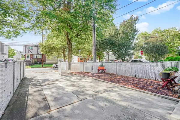 Staten  Island, NY 10308,72 Eric LN