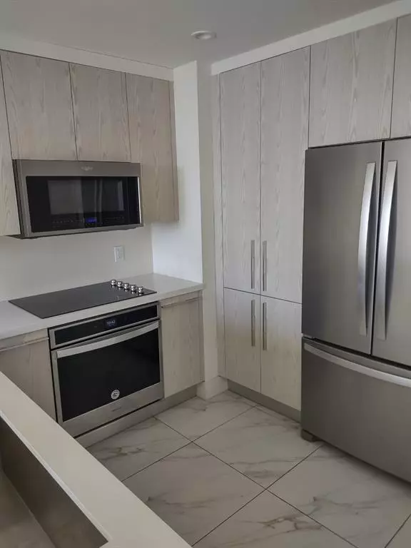 Sunrise, FL 33323,2000 METROPICA #507