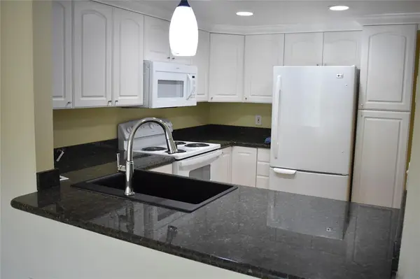 Fort Lauderdale, FL 33315,1000 River Reach Dr #215