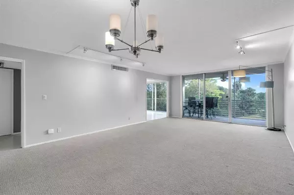 Pompano Beach, FL 33069,4020 W Palm Aire Dr #312