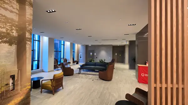 Mississauga, ON L5M 2T1,2485 Eglinton AVE W #404