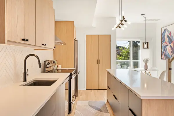 West Centre Town, ON K1Y 1R7,4 Sherbrooke AVE #2