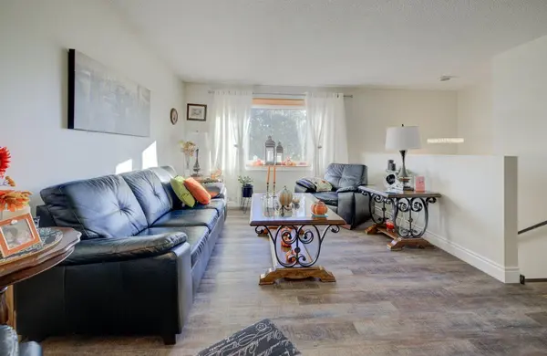 Kitchener, ON N2N 1W6,34 Willow Green CT