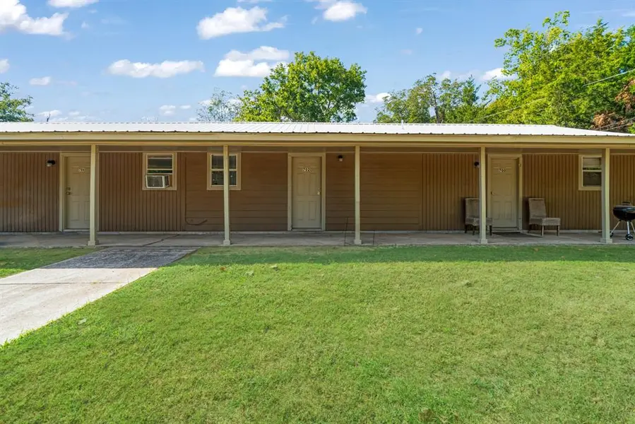 700 S Donoho Street #700, 702, 704, 706, 708, Clarksville, TX 75426