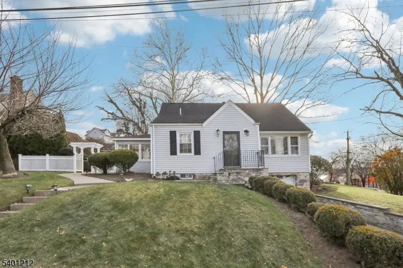 Woodland Park, NJ 07424,4 Brookview Dr