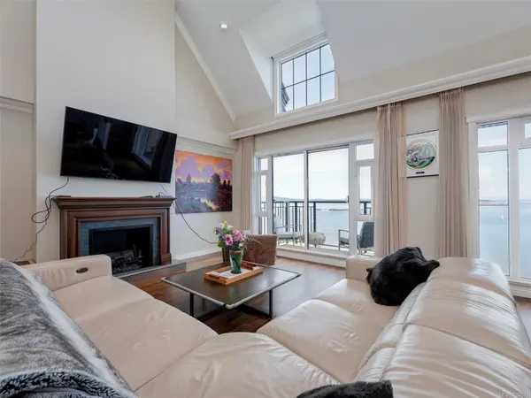 Oak Bay, BC V8S 2N2,1175 Beach Dr #505