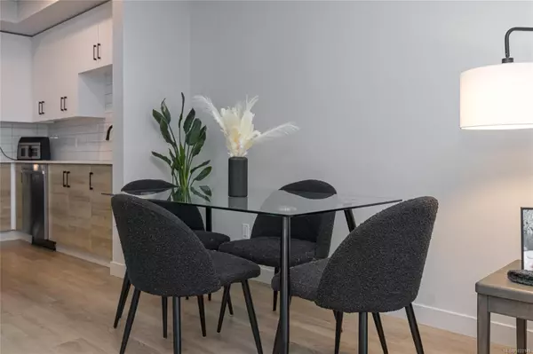 2465 Gateway Rd #204, Langford, BC V9B 6R1