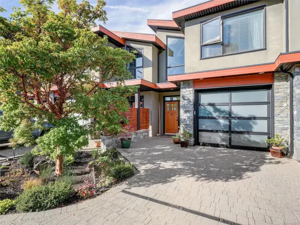 2350 Henry Ave #4, Sidney, BC V8L 2B5