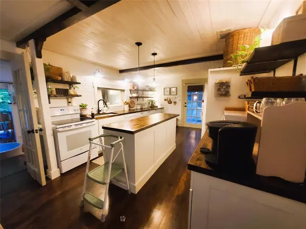 901 Rim of The World,  Tool,  TX 75143