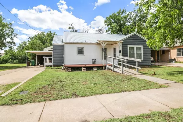 605 W Walnut Street, Coleman, TX 76834