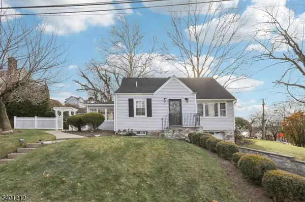 4 Brookview Dr, Woodland Park, NJ 07424