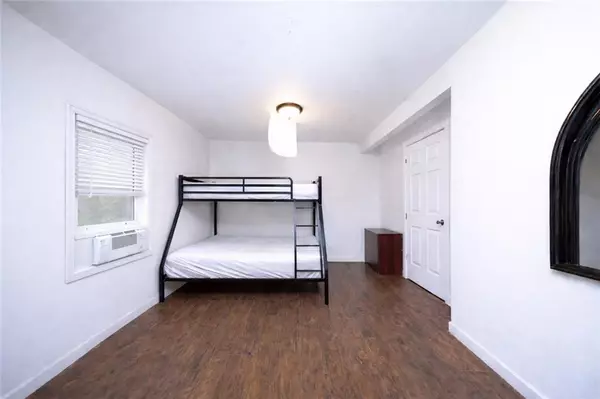 Staten  Island, NY 10305,132 Saint Marys AVE