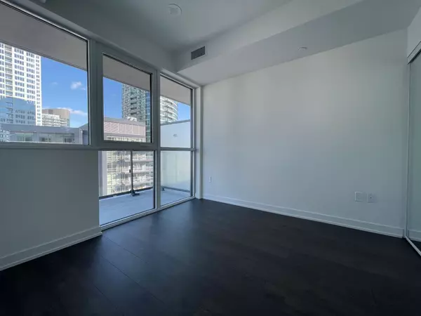 Toronto C01, ON M5V 0S2,38 Iannuzzi ST #1708