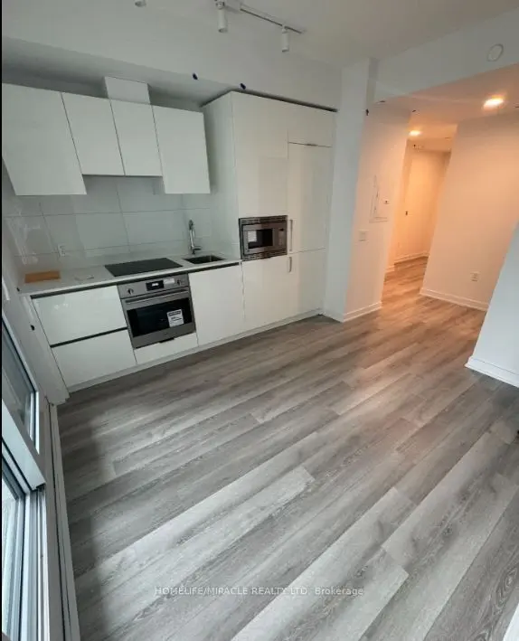 Toronto C01, ON M5T 0G7,230 Simcoe ST #1913