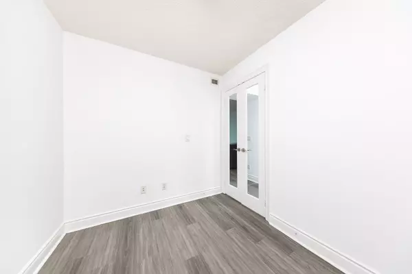 Toronto C07, ON M2M 4M7,15 Greenview AVE #2509