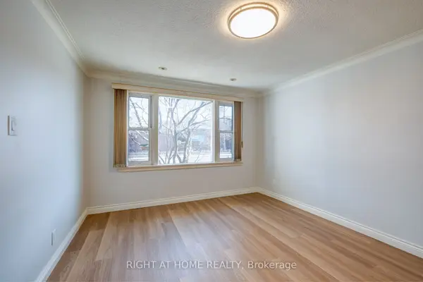 Toronto E03, ON M4C 3G3,952 Coxwell AVE #Main