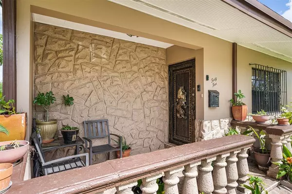 Miami, FL 33179,45 NE 212th St