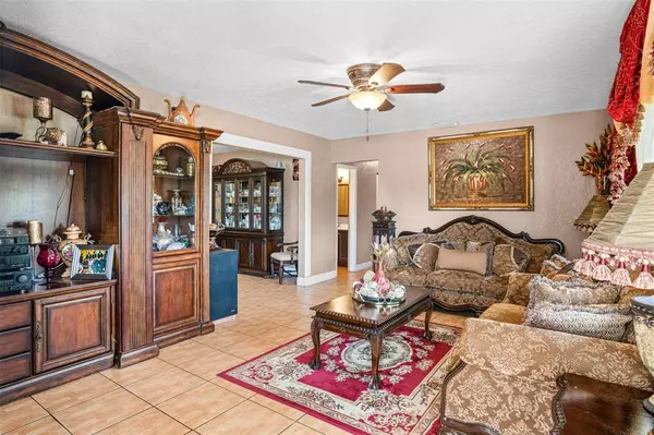 Miami, FL 33179,45 NE 212th St