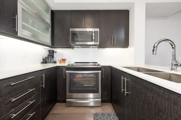 Richmond Hill, ON L4B 0G9,65 Oneida CRES #LPH 10