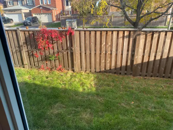 Mississauga, ON L5N 6E3,6419 Longspur RD #Basement