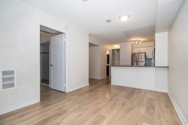 Toronto W02, ON M6H 4J8,1420 Dupont ST #1106