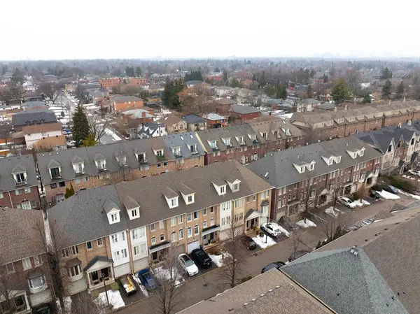 Toronto W07, ON M8Y 1E8,38 Mendota RD #6