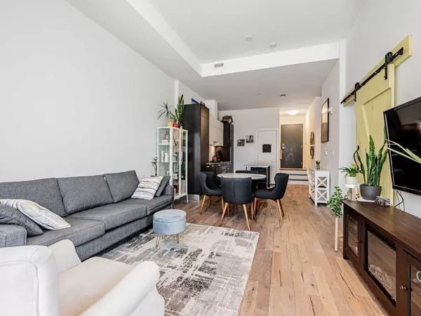 Toronto W02, ON M6P 3X7,245 Perth AVE #V101