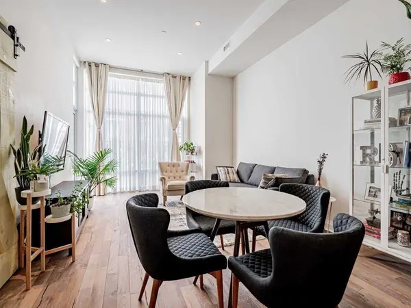 Toronto W02, ON M6P 3X7,245 Perth AVE #V101