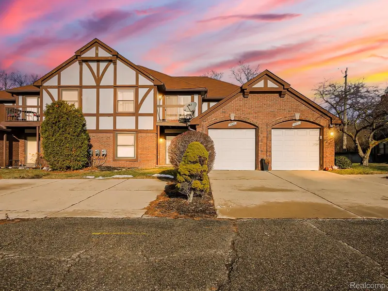 19500 W 11 Mile RD, Lathrup Village, MI 48076