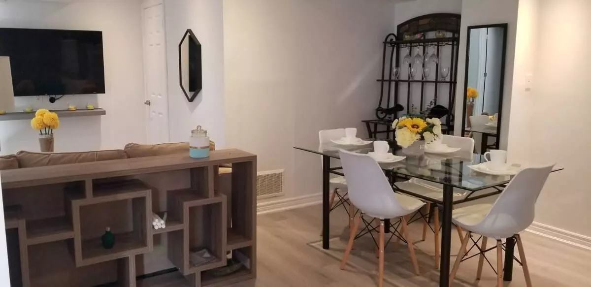 5900 Greensboro DR #Bsmt, Mississauga, ON L5M 5S4