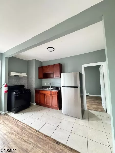 Newark City, NJ 07103,377 S 10Th St #2