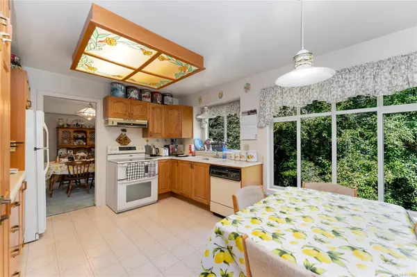 Saanich, BC V8Z 3C8,722 Miller Ave