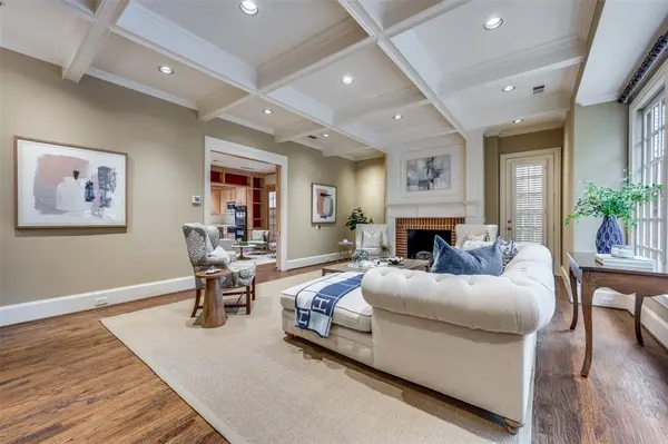 Dallas, TX 75209,5804 Redwood Court