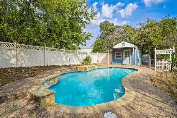 1312 Robyn Road, Azle, TX 76020