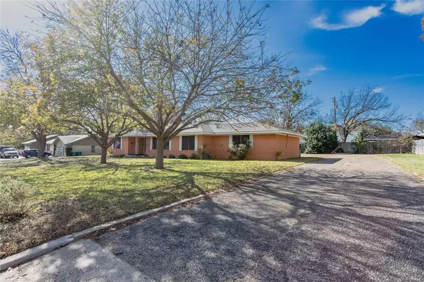 Clifton, TX 76634,406 N Avenue Q