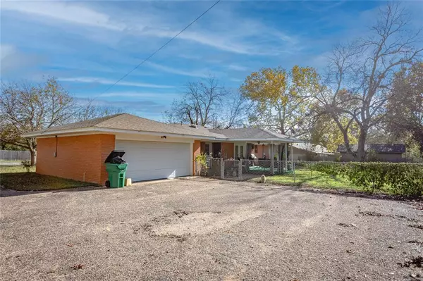 Clifton, TX 76634,406 N Avenue Q