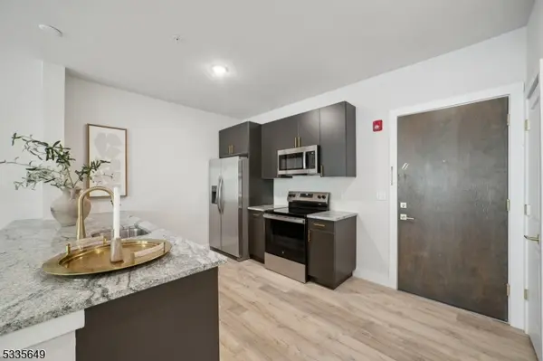 East Orange City, NJ 07017,227 N Walnut St #306