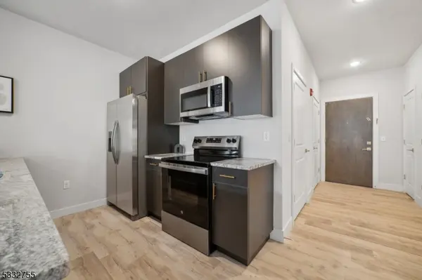 East Orange City, NJ 07017,227 N Walnut St #303